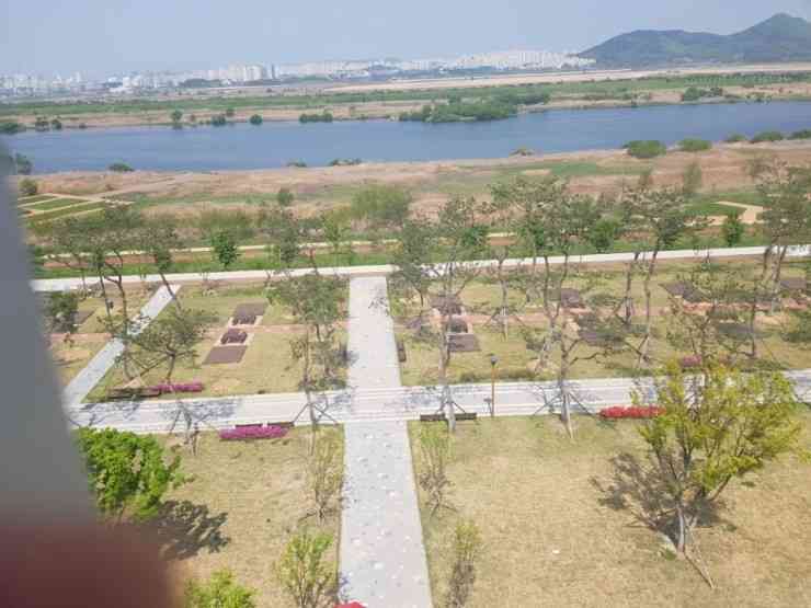 금강수변공원캠핑장 전경