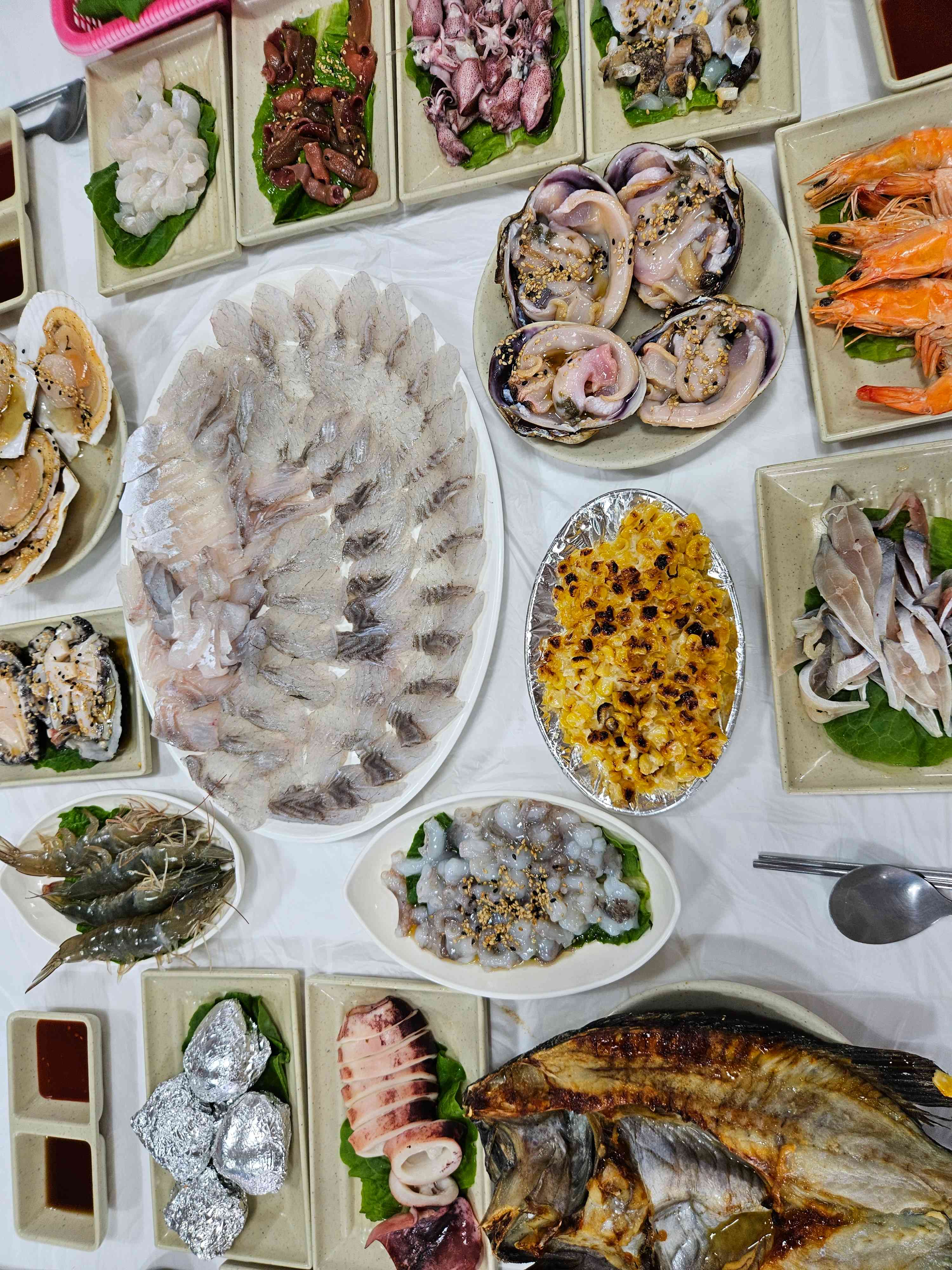 곰소 고향맛횟집 전경