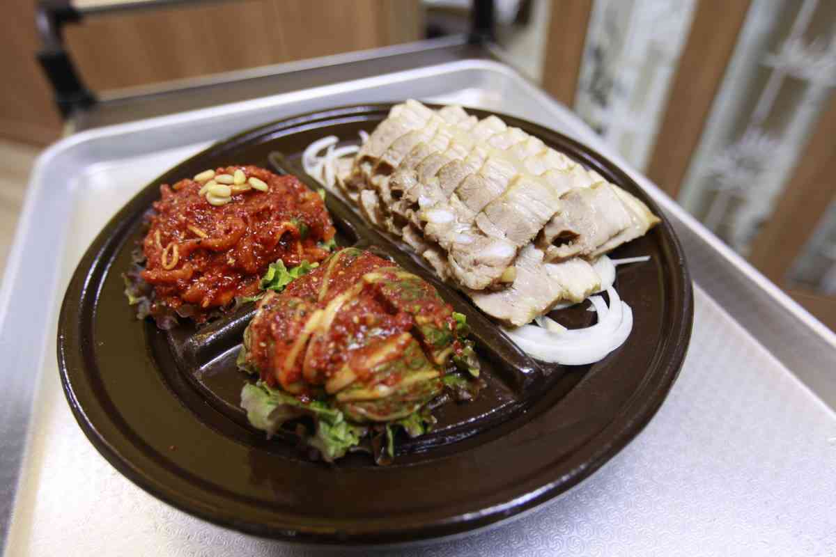 진영보쌈칼국수 내부