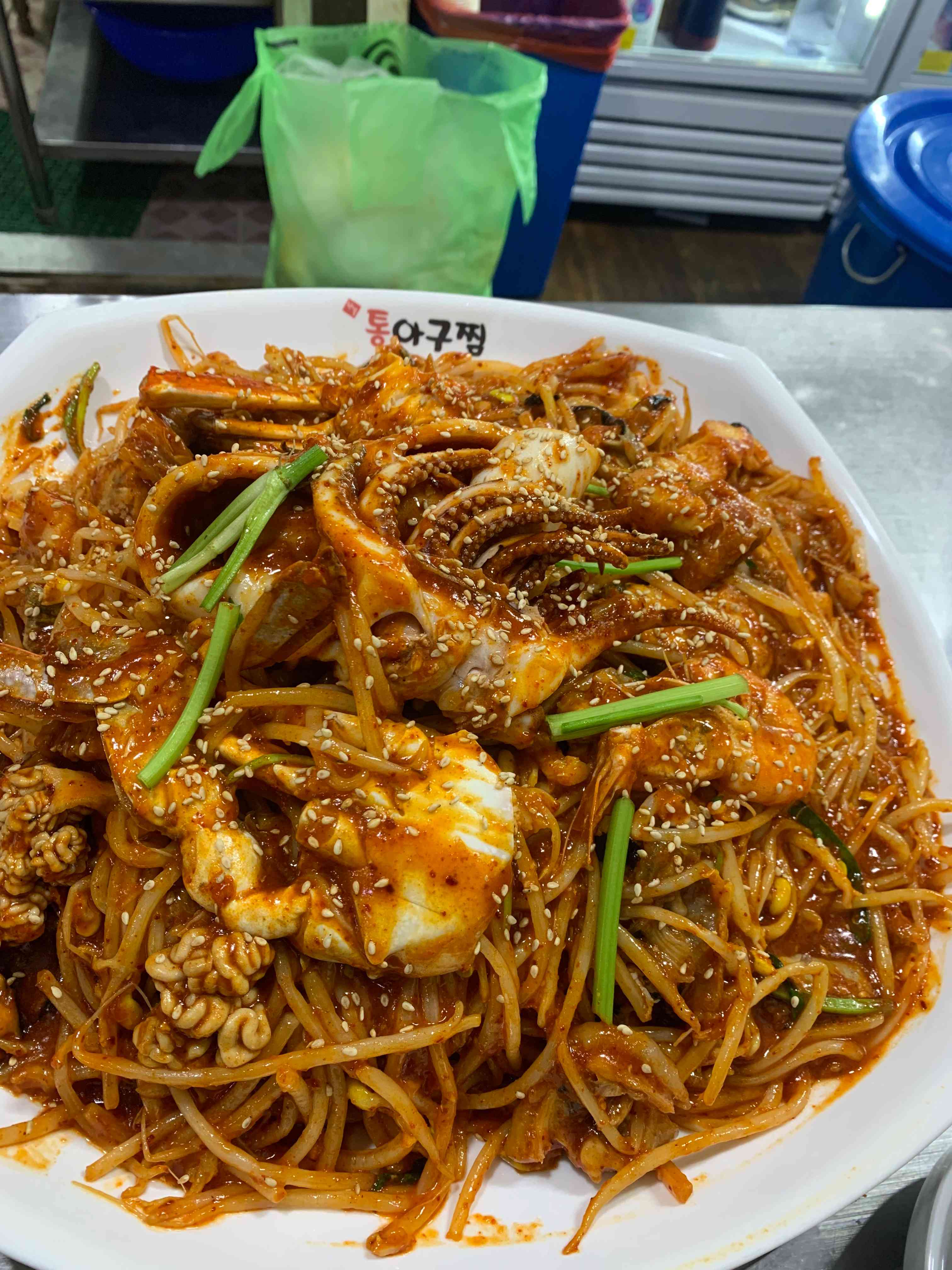 한결통아구찜 대전용전점 내부