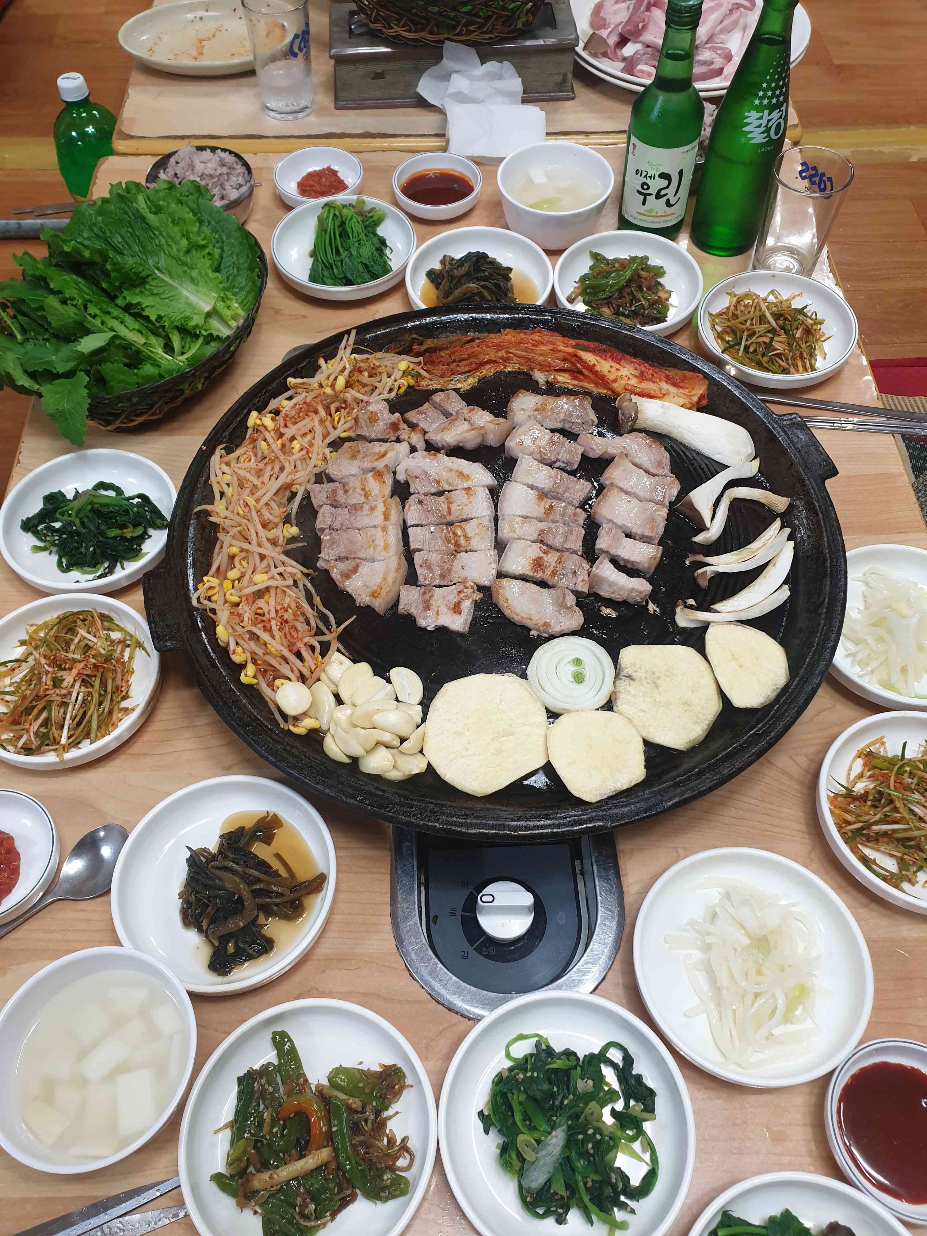 황토생삼겹 내부
