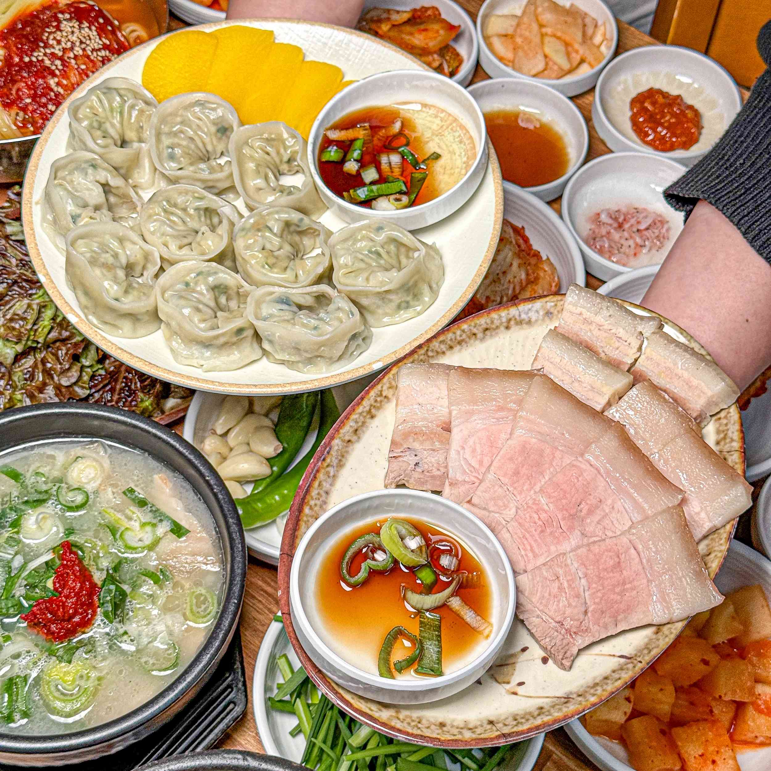 영동밀면&돼지국밥 내부