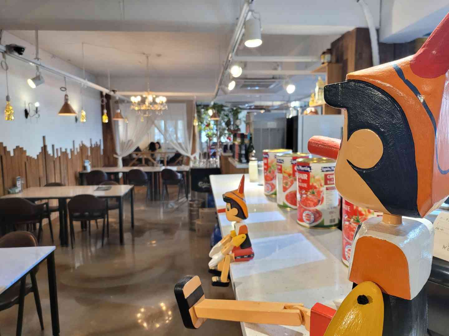 EU 피자&파스타 초량점 내부