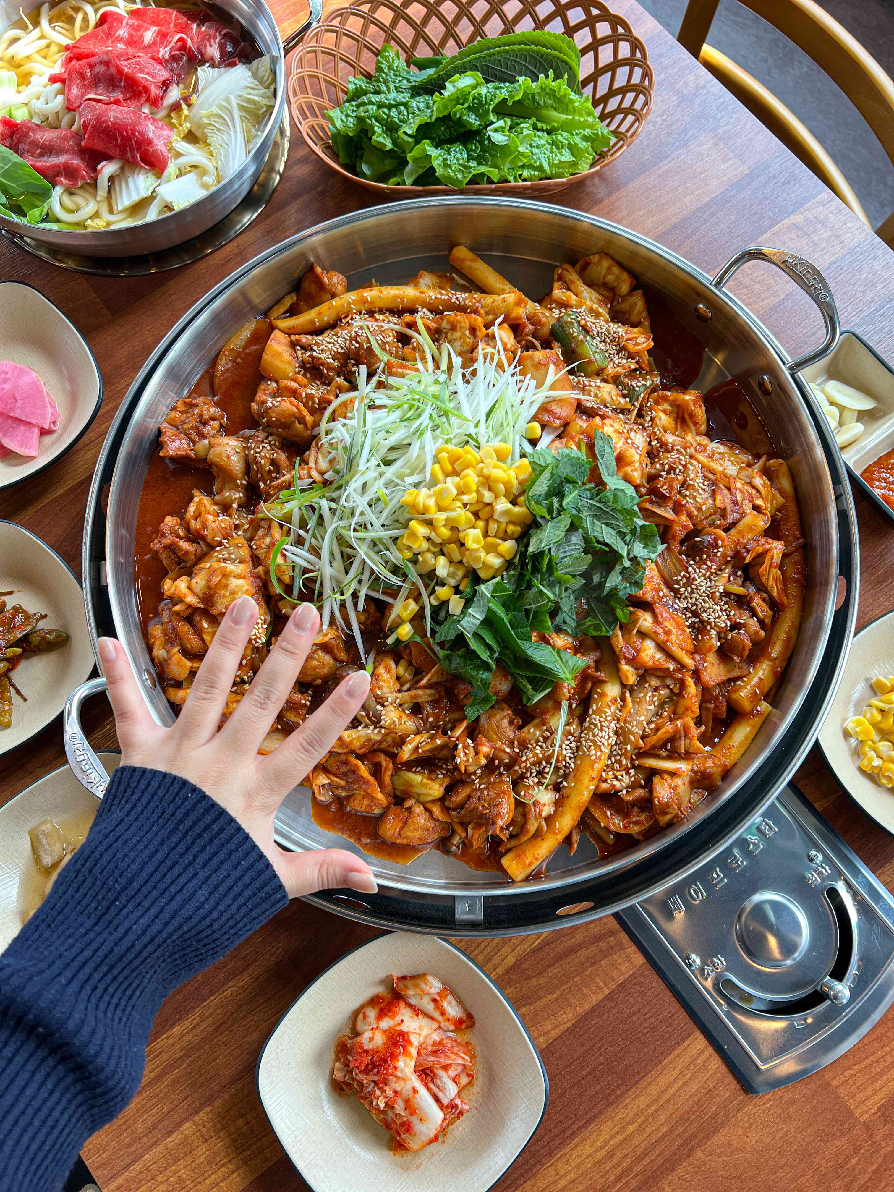 백년닭갈비 내부