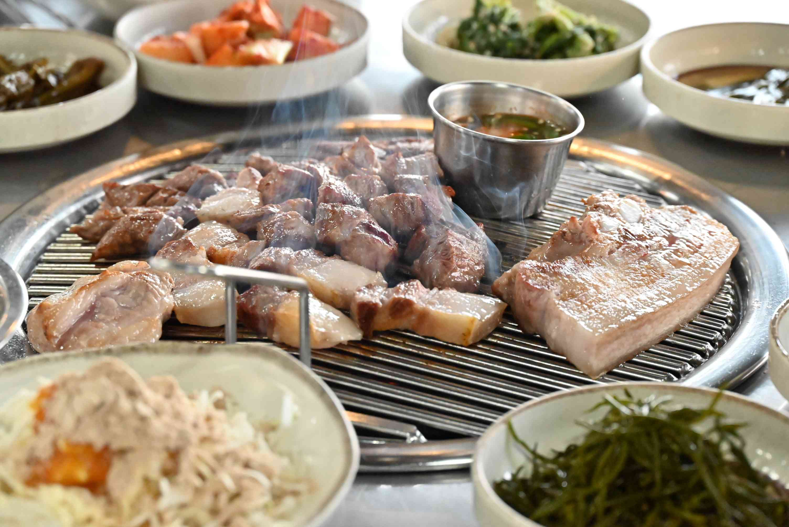 제주흑돈세상수라간 내부