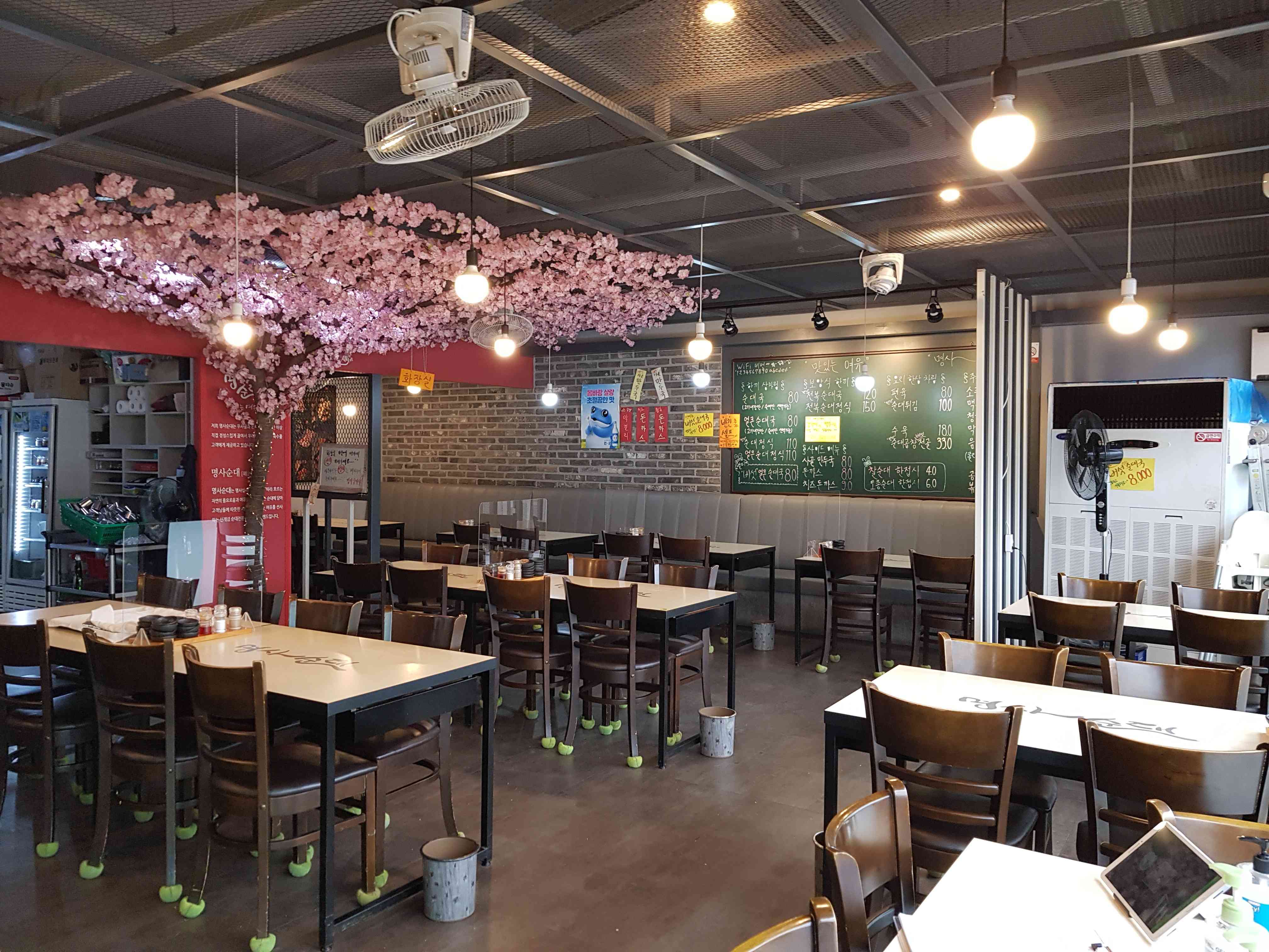 명사순대 포천내촌점 내부