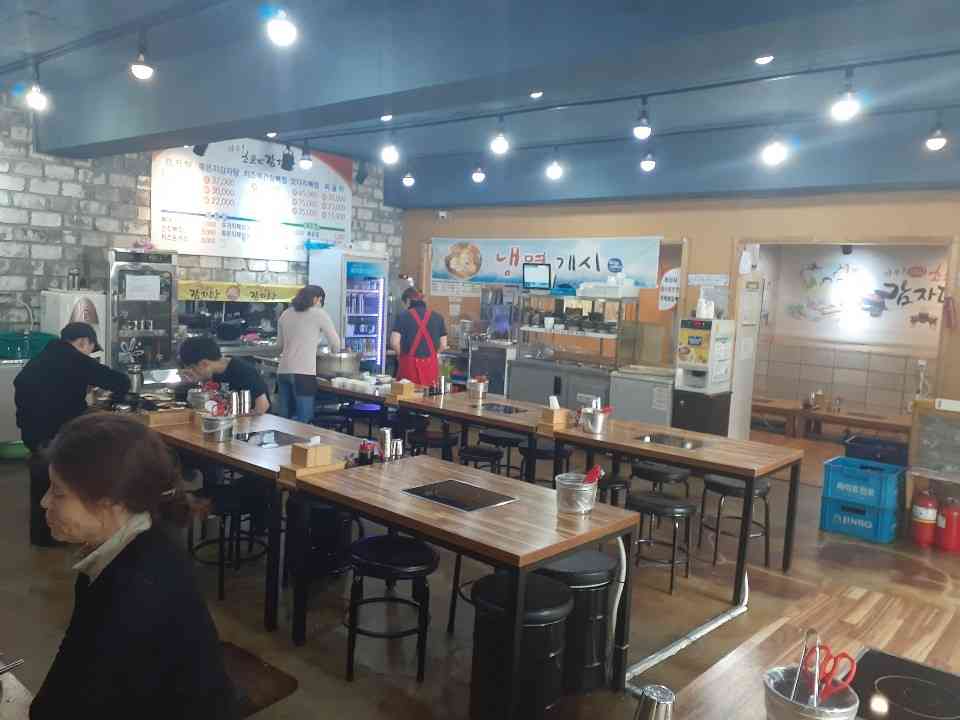 와우소문난 감자탕 내부